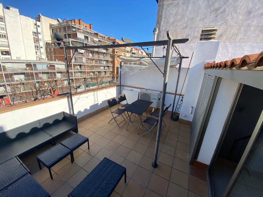 Duplex amb terrassa a dos carrers de la platja