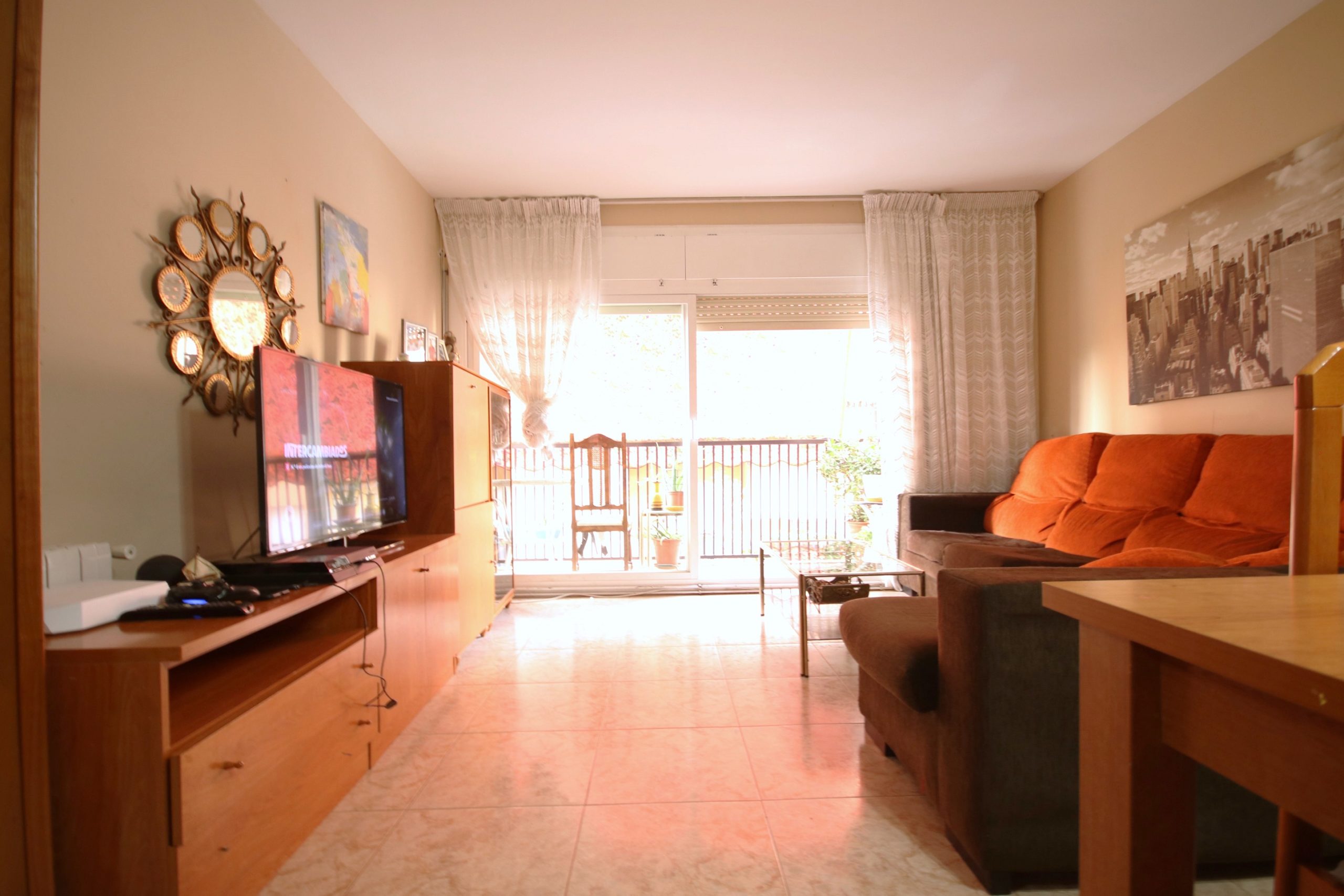 Gran piso de 4 habitaciones, ascensor y dos balcones